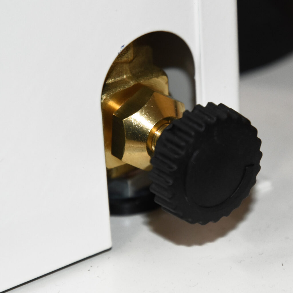 Adjustable electrovalve for steam quantity regulation